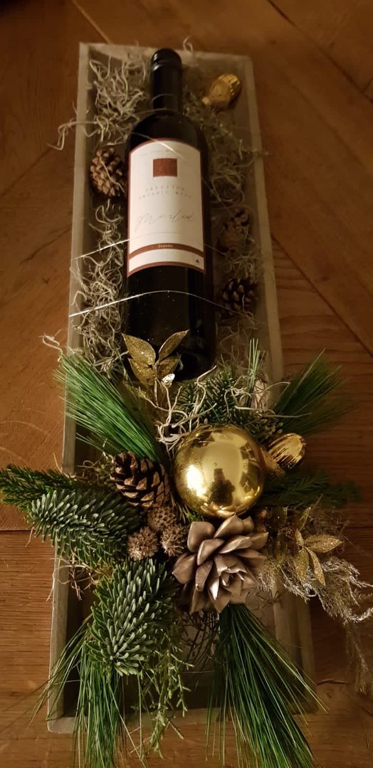 Luxe Kerstarrangement met Wijn